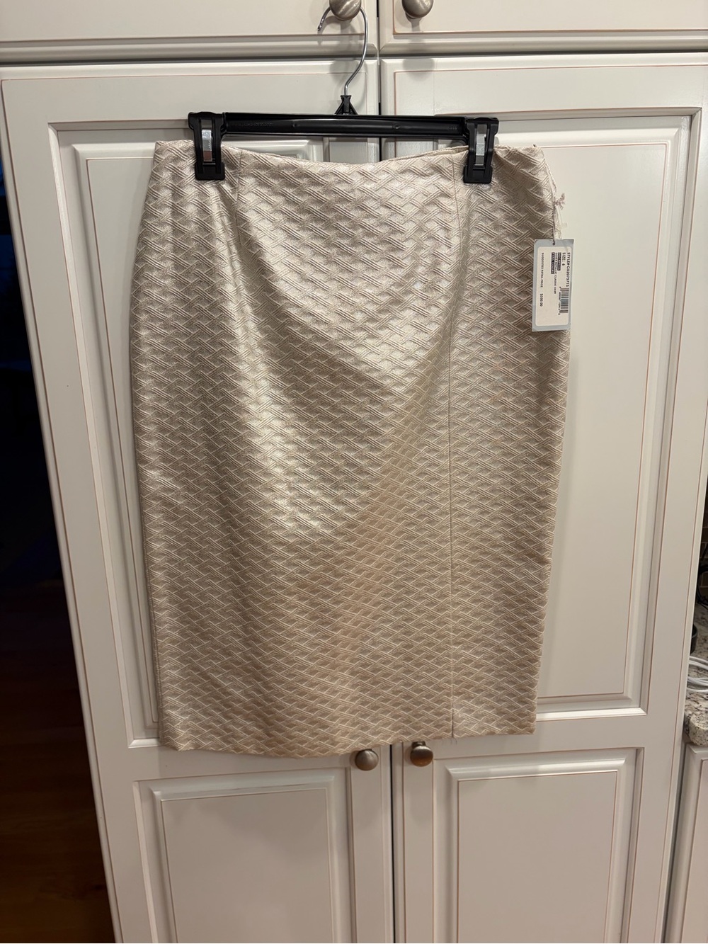 Bill Blass Couture Cream Textured jacket and pencil skirt - Picture 6 of 9